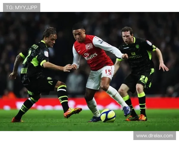 跑男足球明星赛激情对决明星球员齐聚展现足球魅力与团队精神 跑男足球明星赛激情对决明星球员齐聚展现足球魅力与团队精神