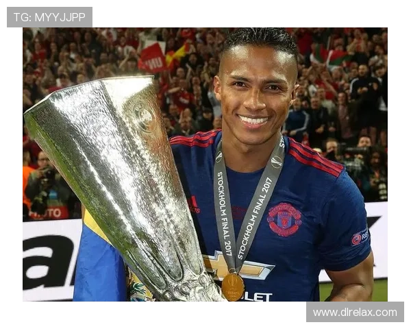 退役足球明星的背影故事与人生转折的深刻思考 退役足球明星的背影故事与人生转折的深刻思考